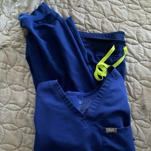 Figs Woman’s Electric Blue Scrub Set- XL Catarina and XLT Zamora